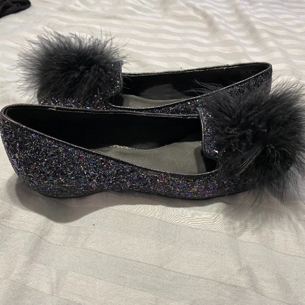 NIB Kenneth Cole Reaction Glitter Pom Flats Size 5